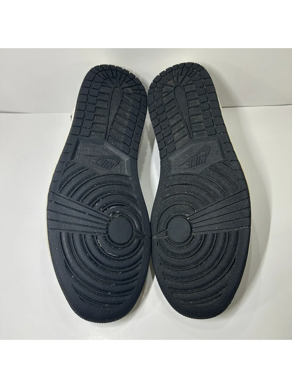 Air Jordan 1 Retro Low Shadow 2015 - Size 11 - (705329-003)